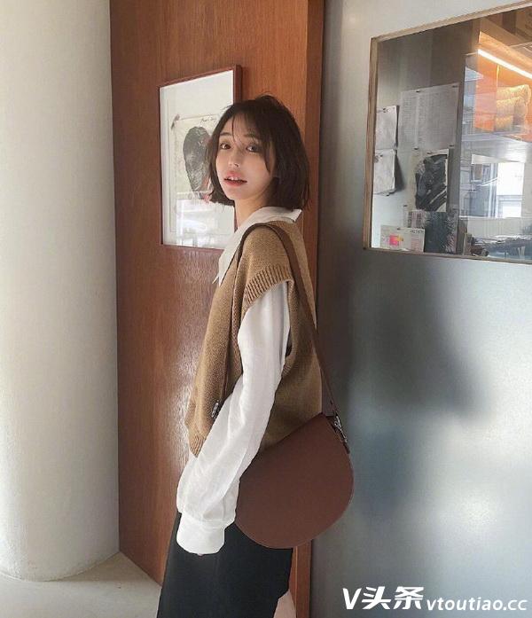 韩国短发女生春季日常休闲穿搭示范