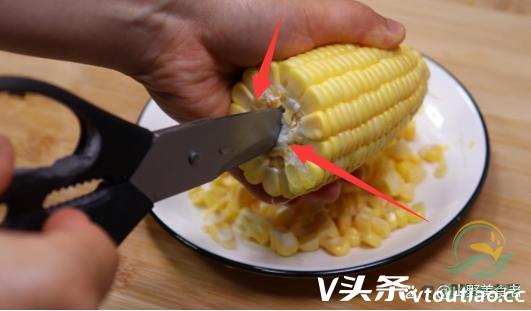 剪刀剥玉米的小技巧太实用了，一扎一转，快速脱落，2分钟剥一盘