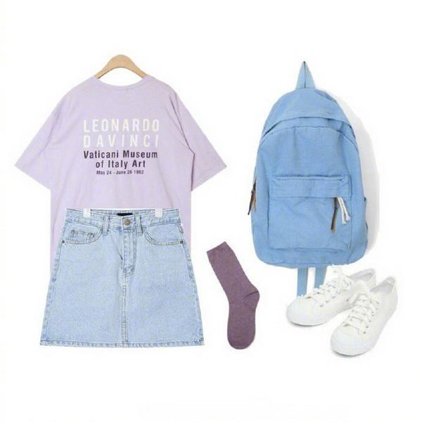 夏日清爽紫色T恤搭配示范，清新好看